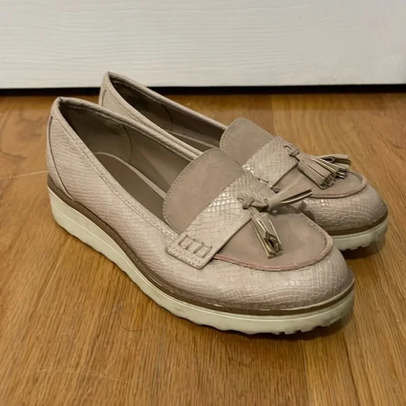 Call it Spring - Picture 1 of 2